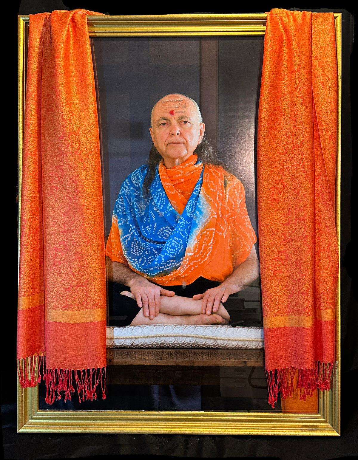 Paisley Murti Shawl (Life-Size)
